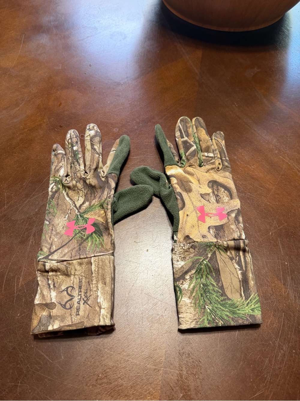 Under Armour Realtree Camo Hunting Gloves with Pink Logo
